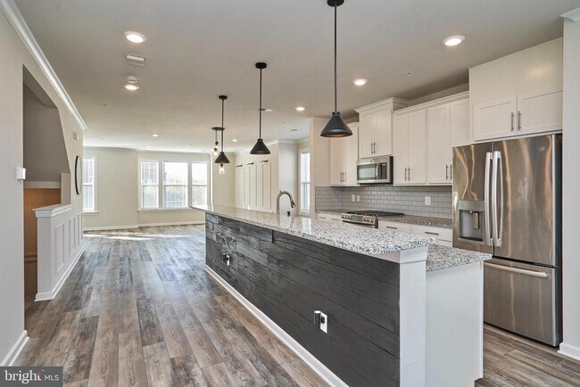 Building Photo - 45116 Kincora Dr