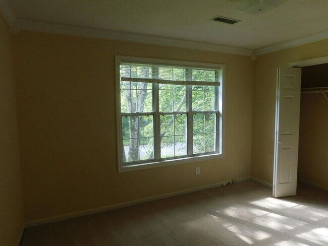 Building Photo - 3 bedroom Signal Mountain Home!