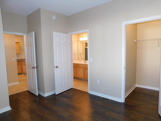 Building Photo - Modern 2-Story Townhome Condo with Resort-...