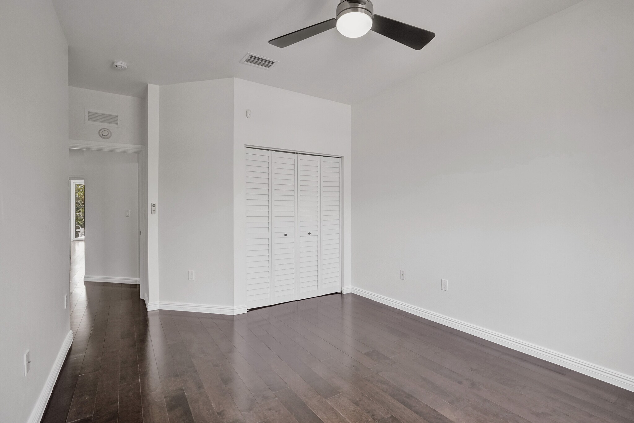 Building Photo - 2708 NE 30th Pl