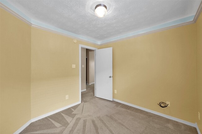 Building Photo - 5046 Willow Point Dr