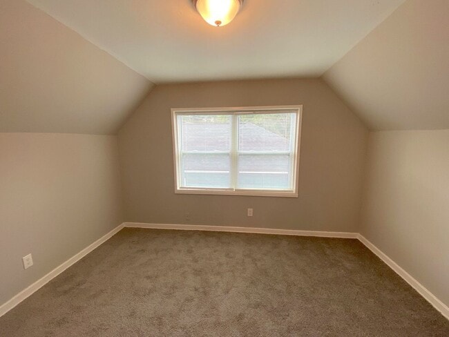 Building Photo - 1295 Foxcroft St