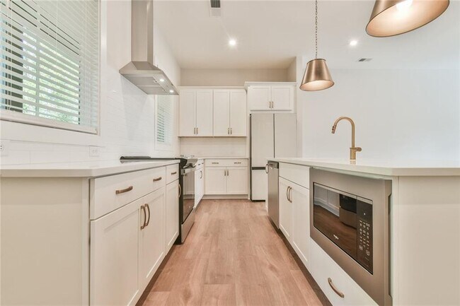 Building Photo - 235 Firefly Cir