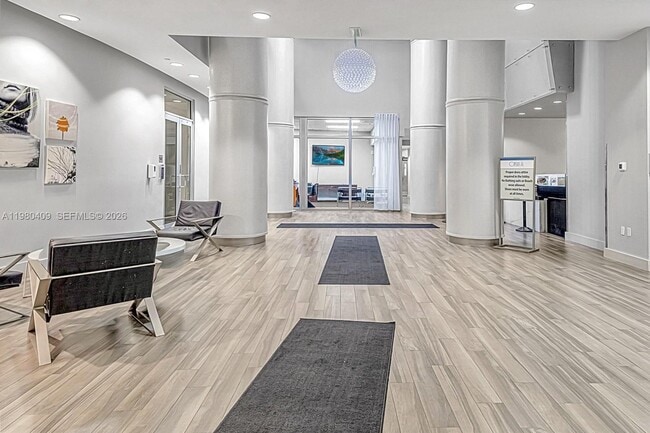 Building Photo - 1750 N Bayshore Dr