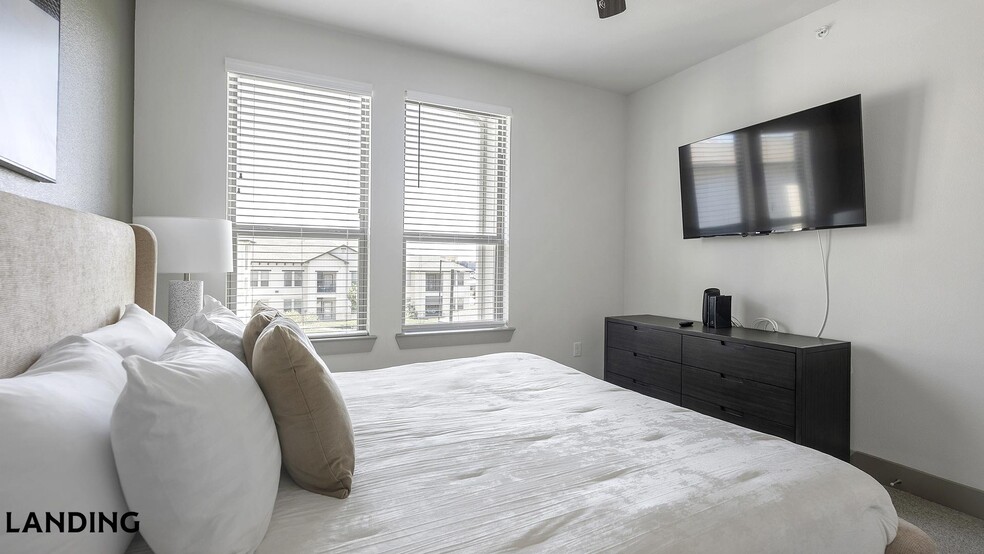 Building Photo - 12500 Shadowglen Trce