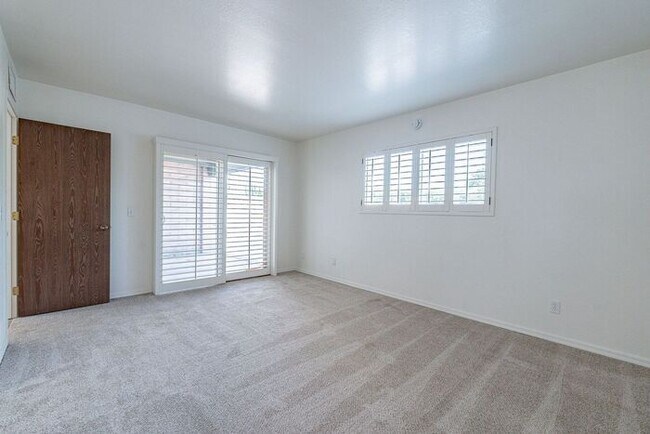 Building Photo - Move-In Ready 2-Bed Tucson Home with Natur...