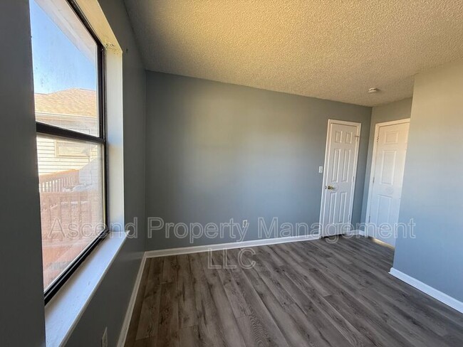 Building Photo - 2701 NW Georgetown Dr