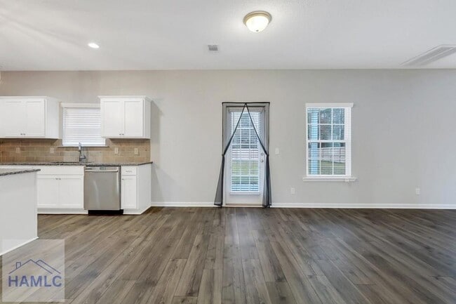 Building Photo - 12 Trask Cir