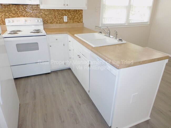 Building Photo - 911 Tipperary Dr