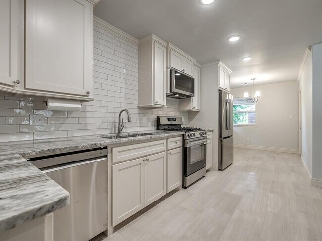Building Photo - 1320 Avondale Dr