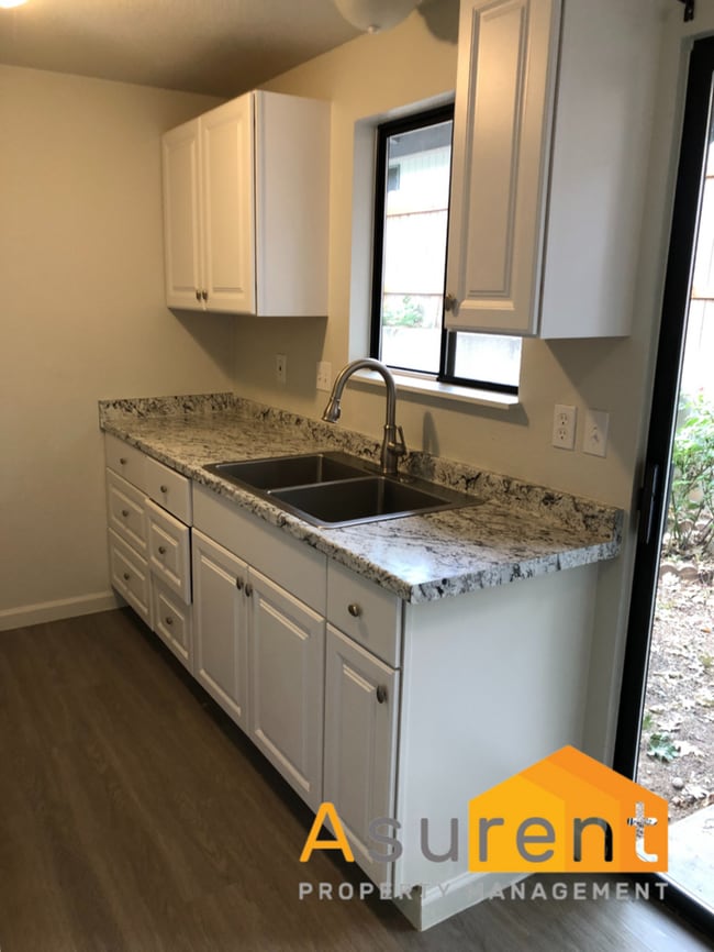 Building Photo - $200 off first months rent. Fully Remodele...