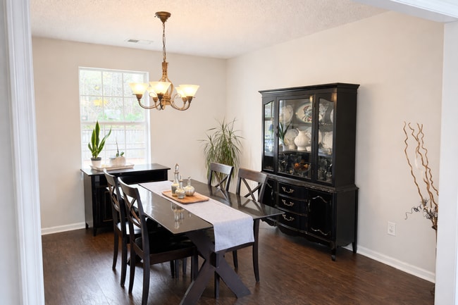 Building Photo - 3BD/2.5BA- WITH BONUS ROOM -AVAILABLE MAY 1, 2026