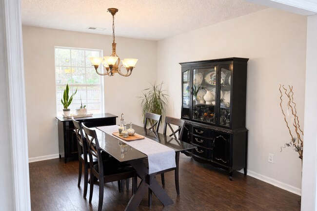 Building Photo - 3BD/2.5BA- WITH BONUS ROOM -AVAILABLE NOW or AUGUST 1, 2026!!