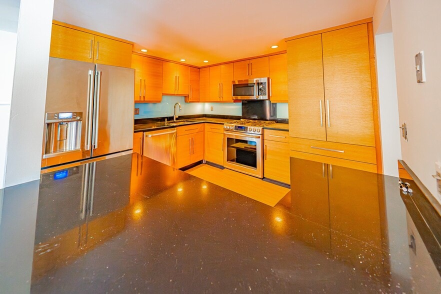 Building Photo - 13 Buena Vista St