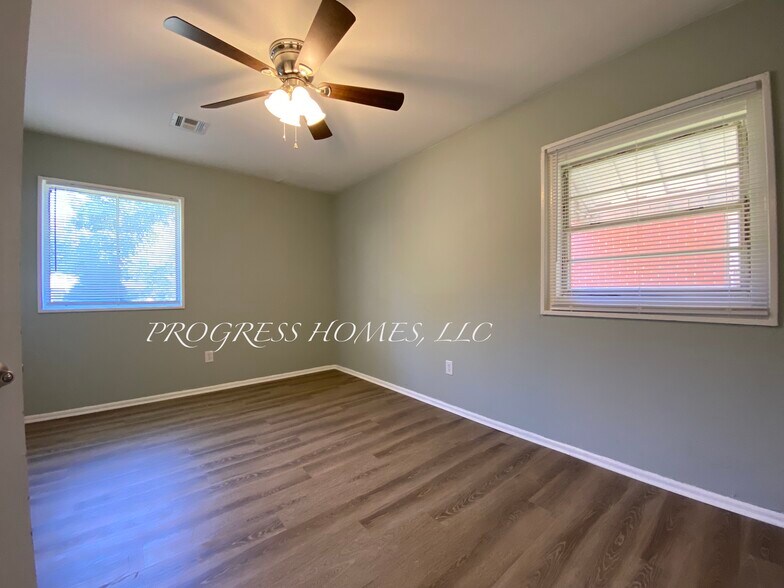 Building Photo - 1003 8th Ave SW