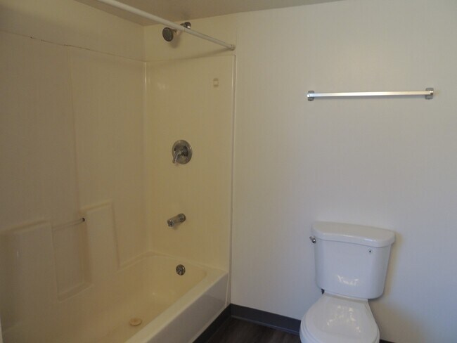 Building Photo - $1,900 – 2 Bed / 2 Bath Home with Fenced Yard, Fireplace, and Garage