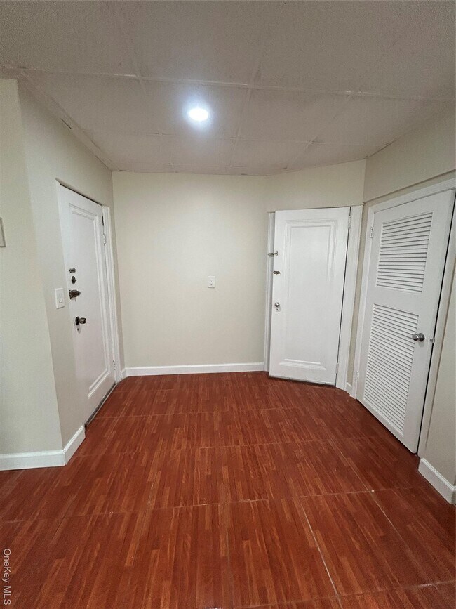 Building Photo - 33 Horatio St