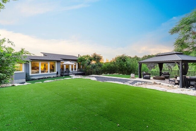 Building Photo - 20702 Post Oak Dr
