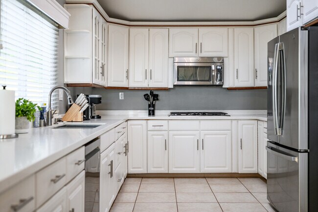 Building Photo - 11141 Limetree Dr