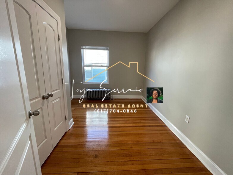 Building Photo - 11 Abbotsford St