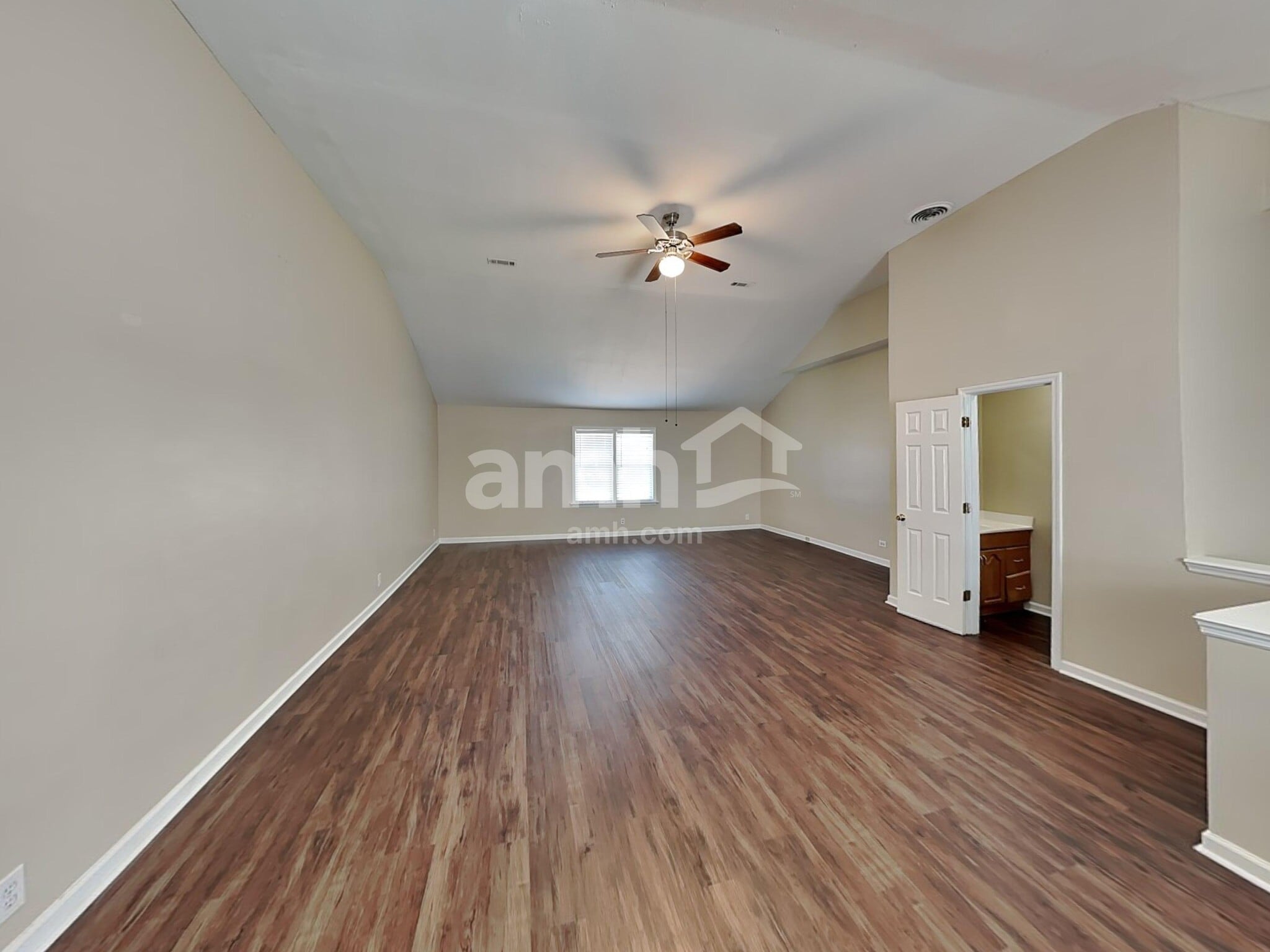 Building Photo - 2814 Sutherland Dr