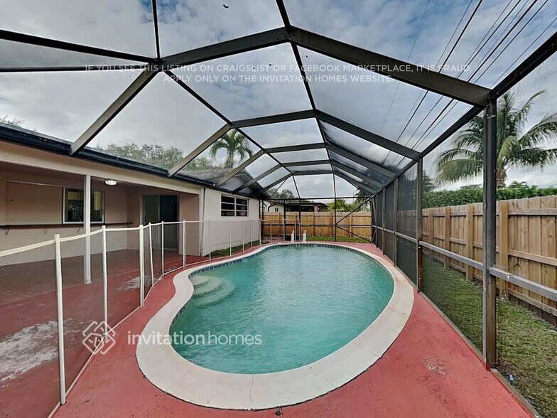Building Photo - 5042 SW 89th Ave