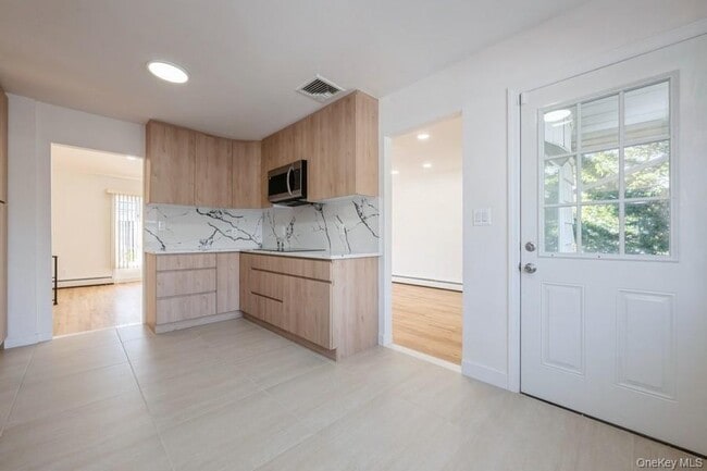 Building Photo - 482 Harbor Dr