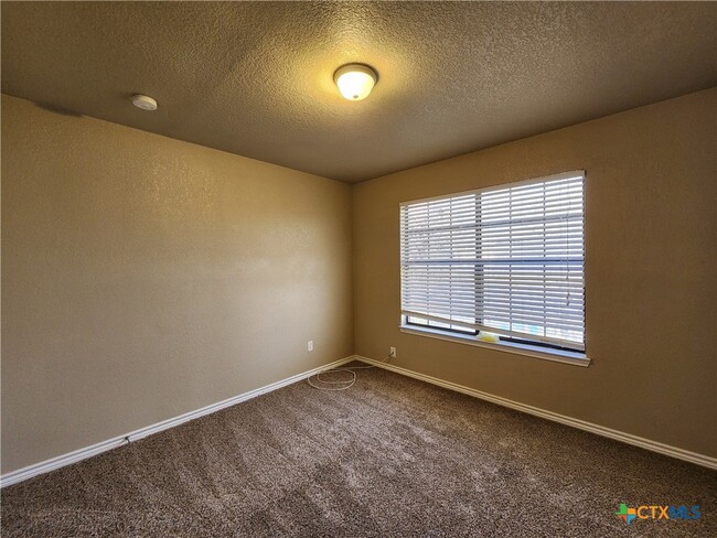 Building Photo - 21 Moss Rock Dr