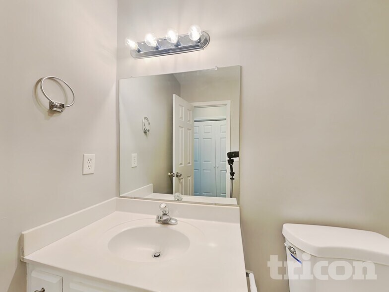 Building Photo - 38 Coachmen Ct