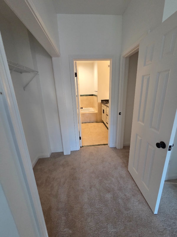 Building Photo - 163 Rae Ave