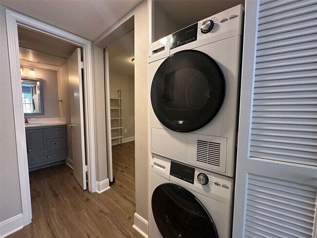 Building Photo - 2250 Bering Dr