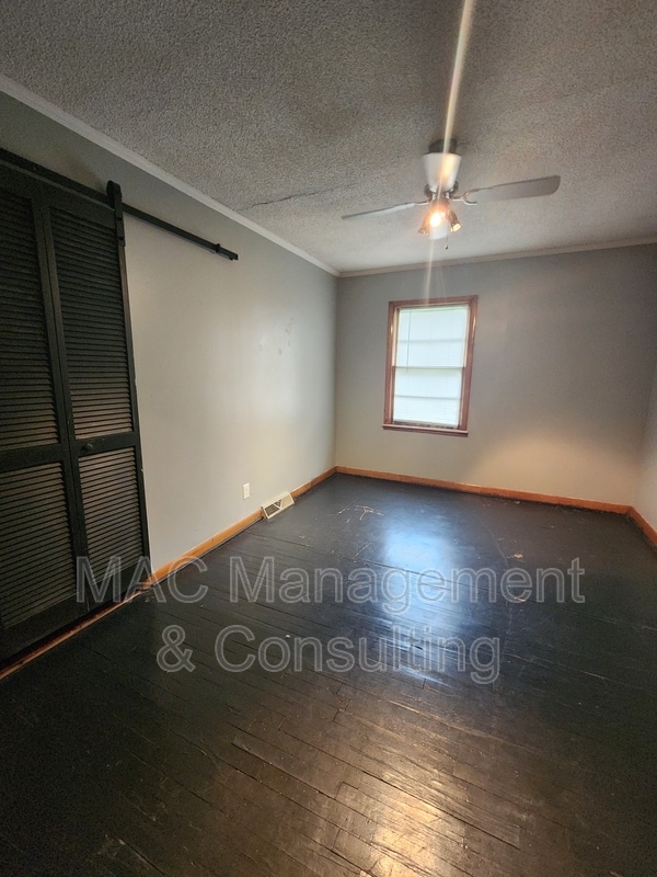 Building Photo - 565 Dixon Springs Hwy