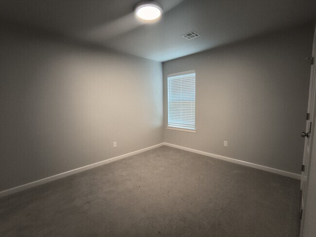 Building Photo - 2832 Wild Rose Ln
