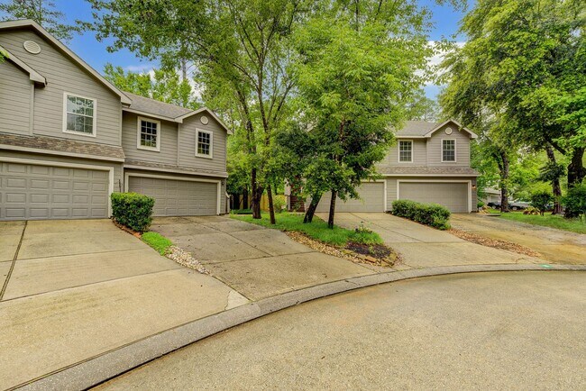 Building Photo - Stylish Woodlands Home Steps from H-E-B & ...