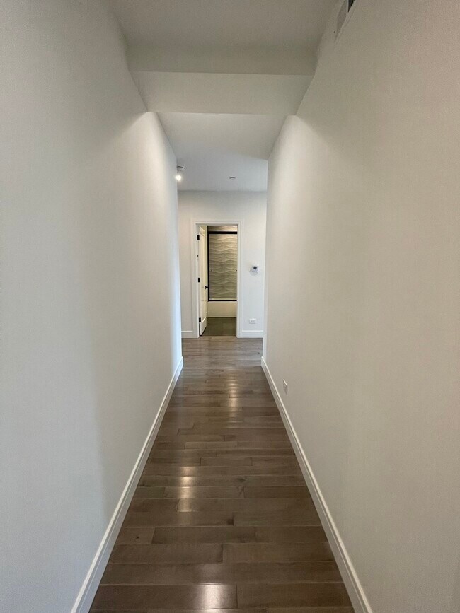 Building Photo - 719 N Elizabeth St