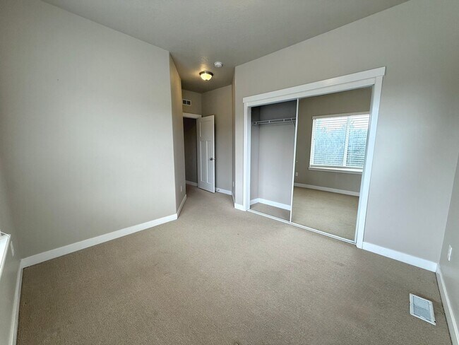 Building Photo - AVAILABLE JULY 1ST | 3 BED | 2.5 BATH | $2,295/MO