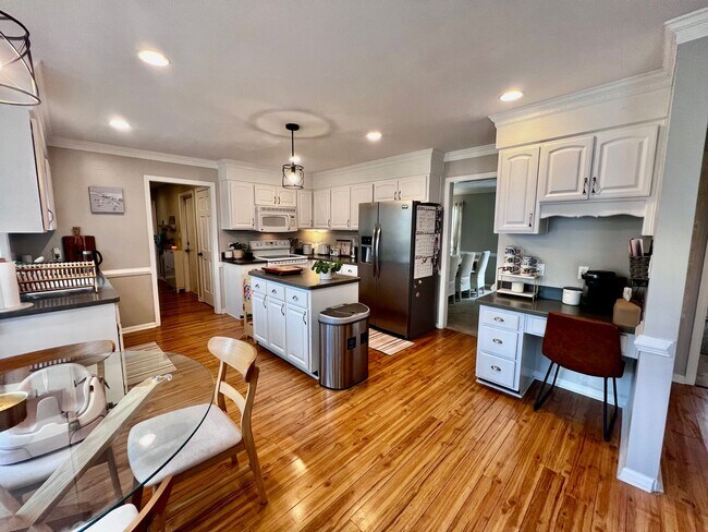 Building Photo - Charming Home in Quiet Salem Woods Cul-de-Sac