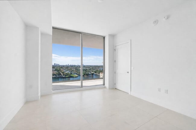 Building Photo - 153 N Seabreeze Blvd