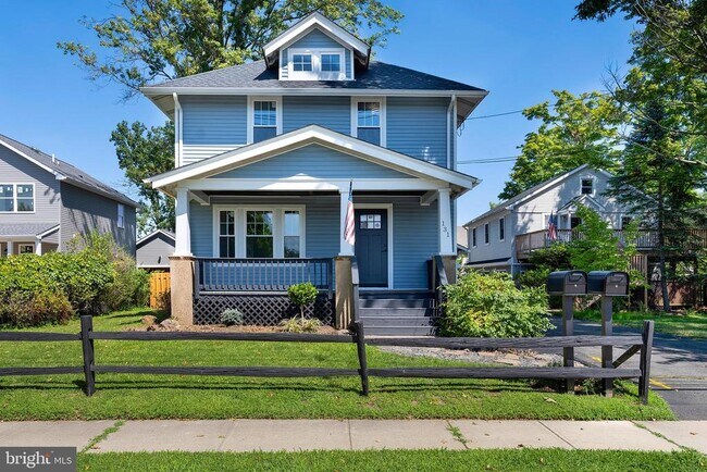 Building Photo - 131 W Franklin Ave