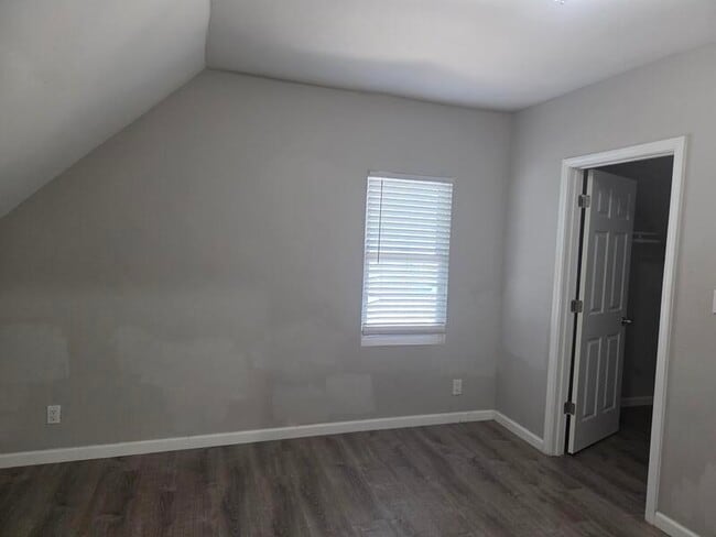 Building Photo - 136 N Belmont Ave