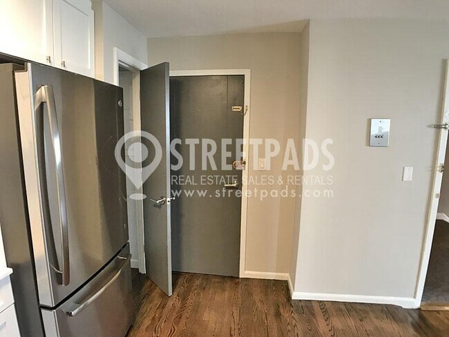 Building Photo - 2 bedroom in Boston MA 02130