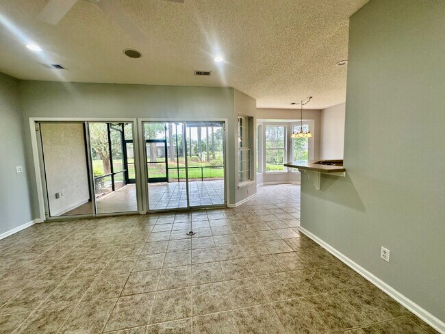 Building Photo - Outstanding Two Bedroom Home in Sun City!