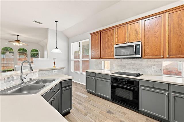 Building Photo - 2812 Thorncreek Ln