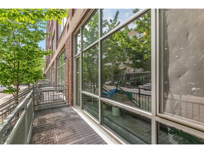 Building Photo - 700 N Washington Ave