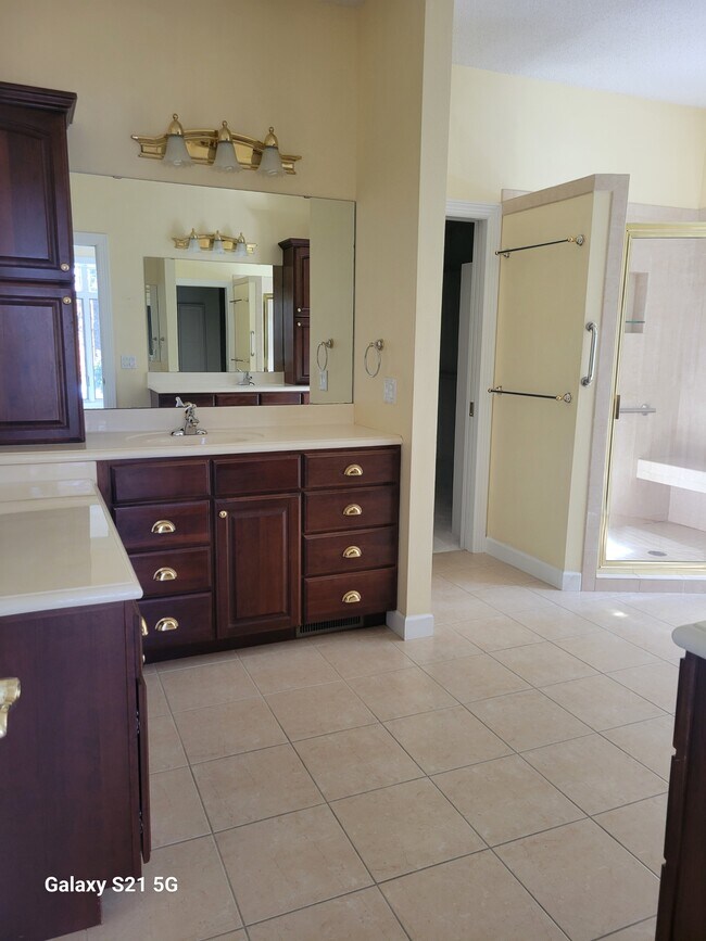 Building Photo - 148 Lakewood Dr