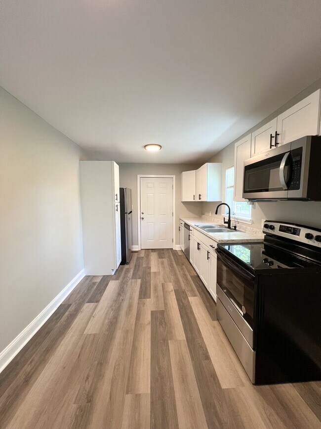 Building Photo - Renovated Home Off Madison Street – Pet Friendly!