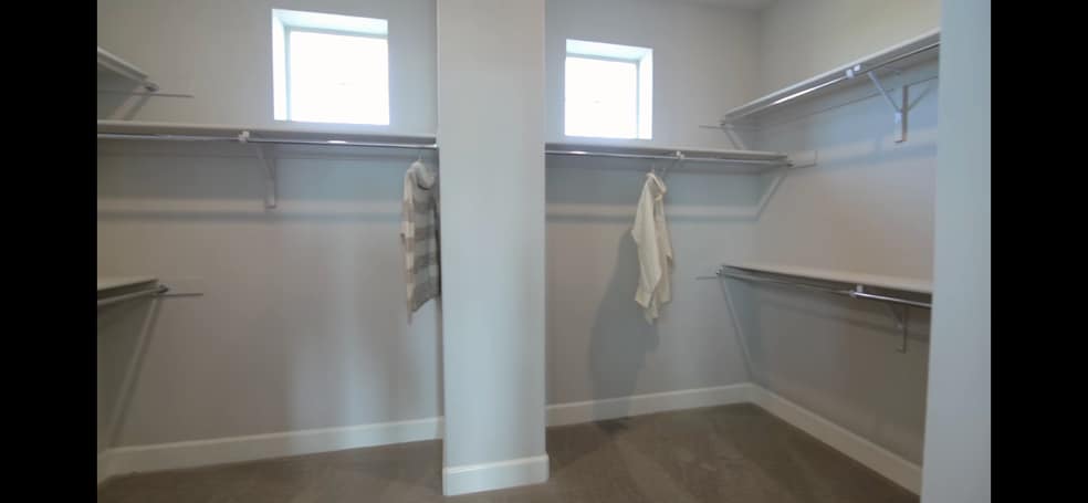 Master walk-in closet - 2008 Gumbinger Pl
