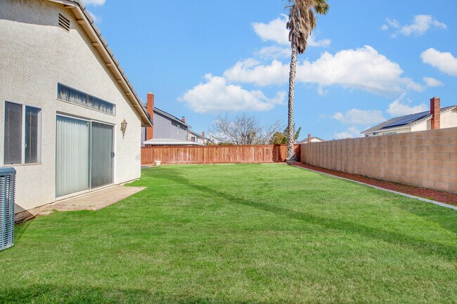 Building Photo - 39458 Chantilly Ln
