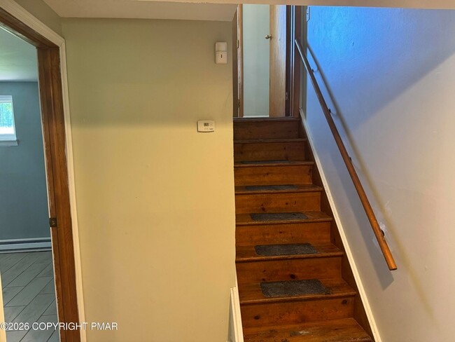 Building Photo - 333 Shine Hill Rd
