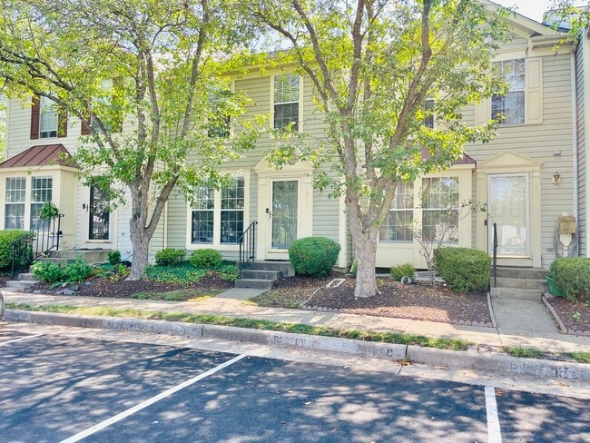 Building Photo - GORGEOUS TOWNHOUSE - MANASSAS